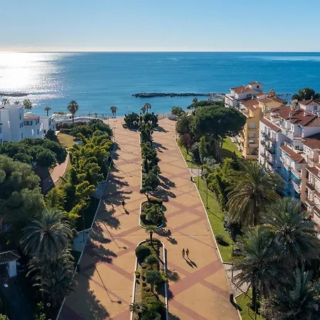 Atico En Puerto Banus Frente Al Mar 马尔韦利亚