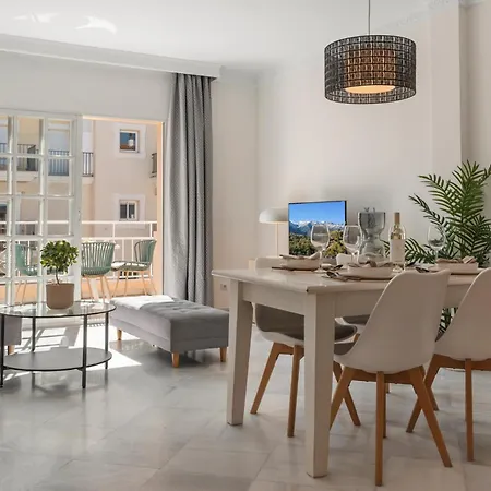 Atico En Puerto Banus Frente Al Mar Апартаменты *