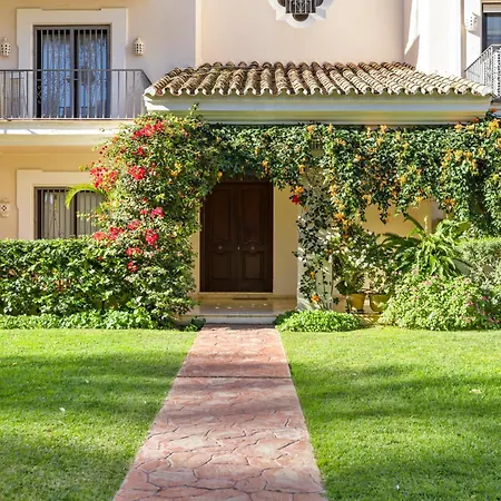 Apartamento Atico En Puerto Banus Frente Al Mar *
