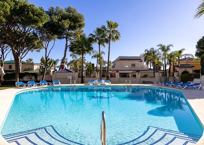 Atico En Puerto Banus Frente Al Mar 마르베야