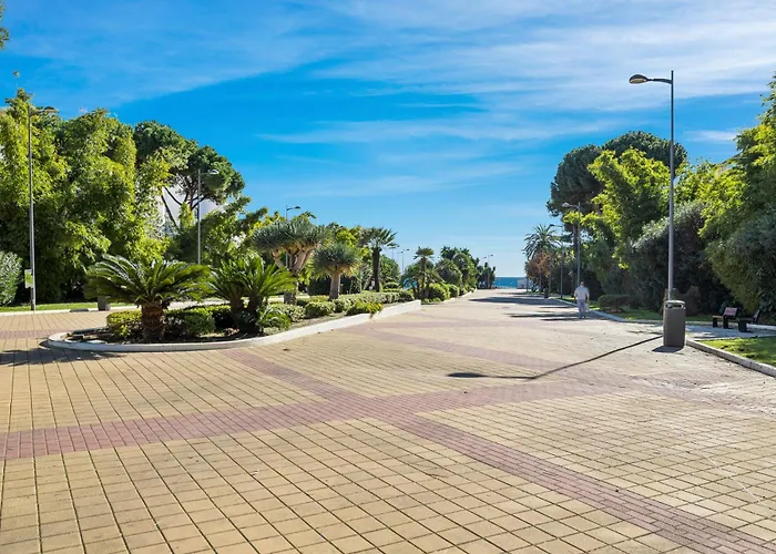 Atico En Puerto Banus Frente Al Mar 마르베야