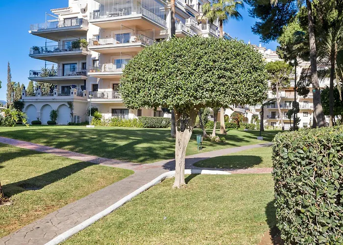 Atico En Puerto Banus Frente Al Mar 마르베야