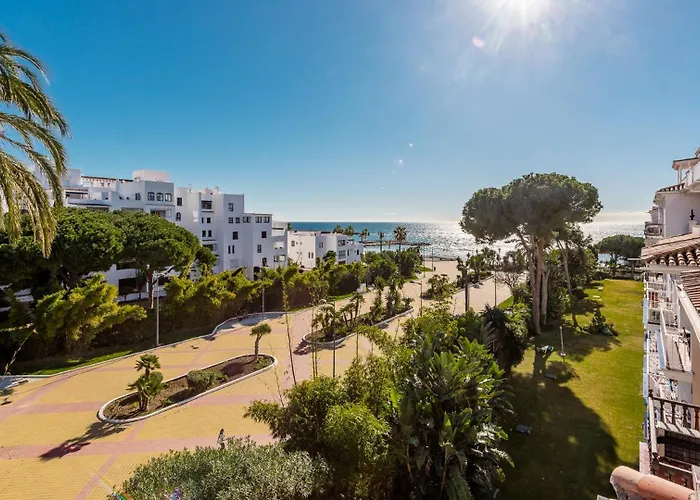 Atico En Puerto Banus Frente Al Mar 마르베야