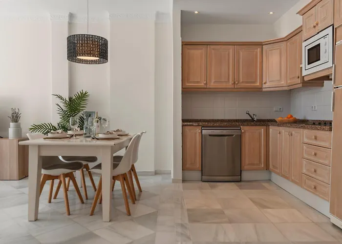 Atico En Puerto Banus Frente Al Mar 마르베야